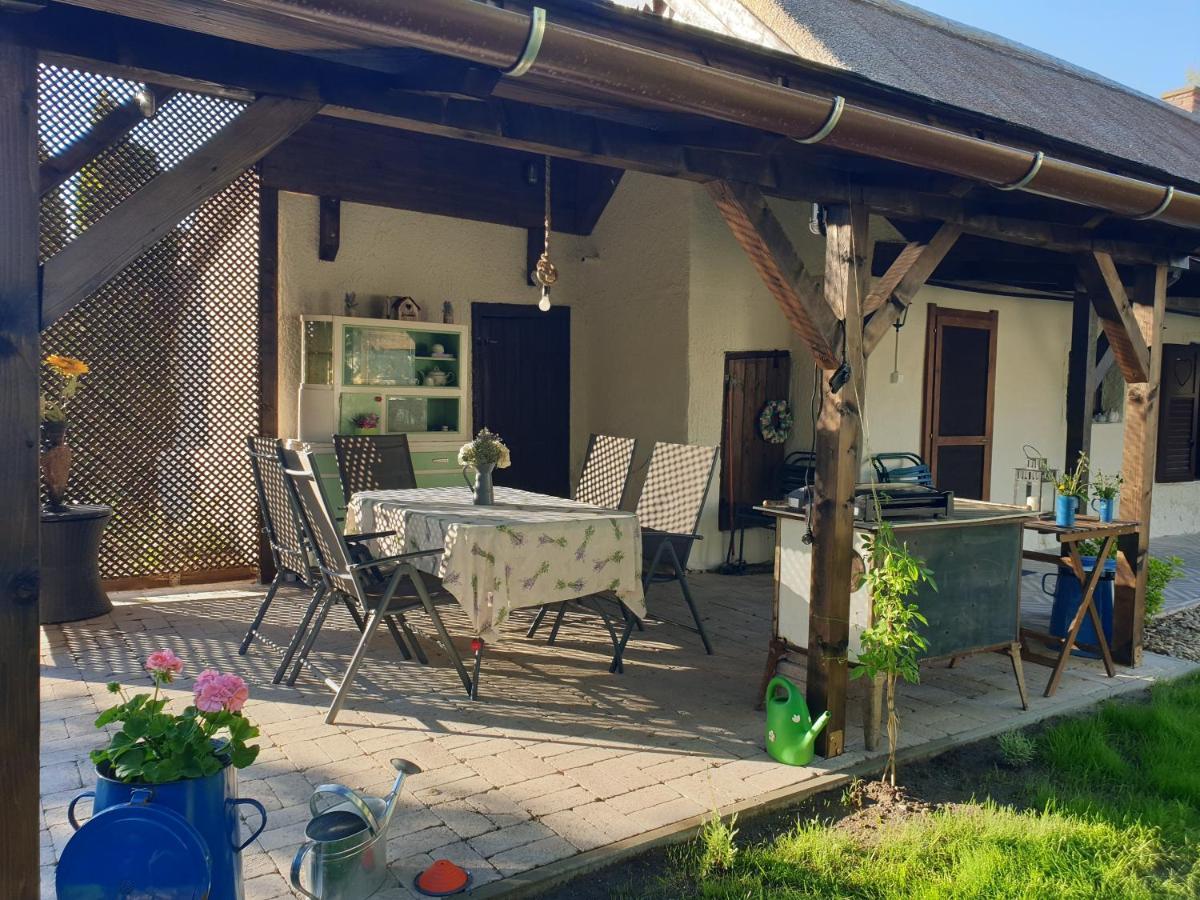 Lovely Cottage Home Velence Exterior foto